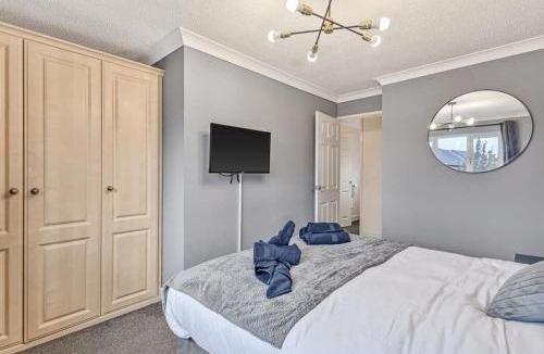 Clyst St Mary Apartment | Modern Terraced House with Private Garden, Near Airport & MET Office