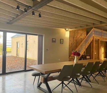 Shanavooneen House | Moig Lodge - 7 Bedroom - 13 Bed - Sleeps 20 Barn Conversion