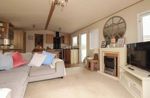 Padstow Cottage | MORWENNA, pet friendly, with a garden in St Merryn