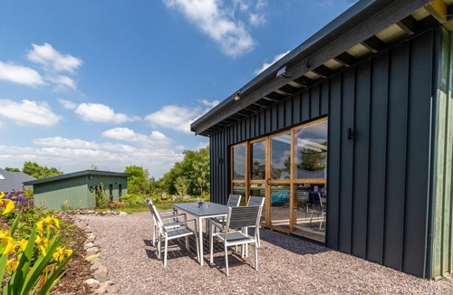 Banteer Other | Mount Hillary Holiday Pods