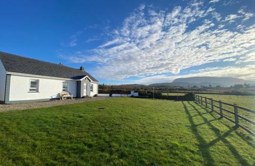 Ardsbeg House | Mountain View Cottage - Style, Calm & Scenery EV Friendly Zappi