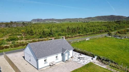 Ardsbeg House | Mountain View Cottage - Style, Calm & Scenery EV Friendly Zappi