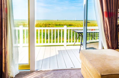Camber House | MP503 - Camber Sands Holiday Park - Sleeps 8 - Large Gated Decking - Amazing views