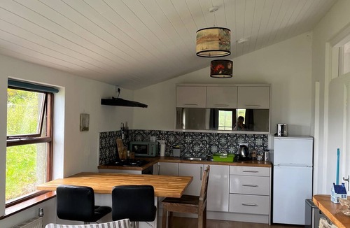 Dunbeacon Apartment | Near to Durrus Cozy Apartment with a View