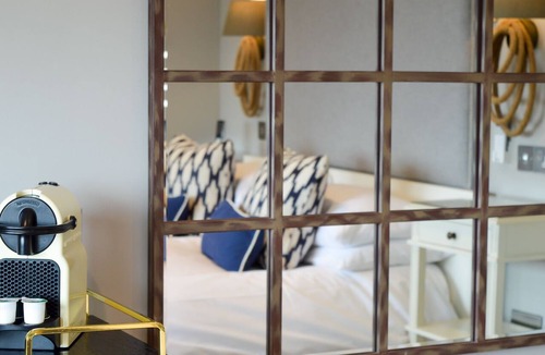 Barton-on-Sea House | Neddles - Superior King Room - Ensuite with bath