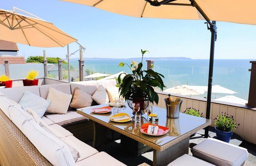 Barton-on-Sea House | Neddles - Superior King Room - Ensuite with bath