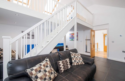 Pembroke House | Nethercote, Holiday Property Freshwater East, Sleeps 10, 5 bedrooms, bathrooms