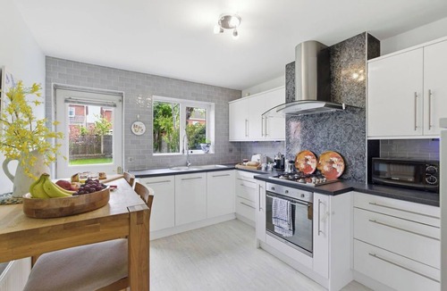 Leamington Spa House | NEW! 4BR Ideal for Contractors, Driveway, Wifi, M40