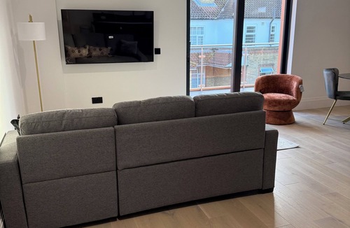 Rotherhithe Apartment | New Build 1 Bedroom Flat -King Bed - Fast WiFi - Smart TV - Near Canary Wharf