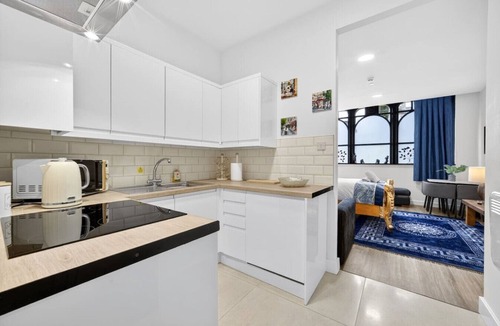 Butetown Apartment | NEW! Elegant 1BR Home in Near City Centre
