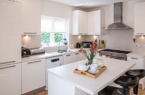 New Forest District Cottage | New Forest cottage, sleeps up to 10. Looks directly on to the Forest