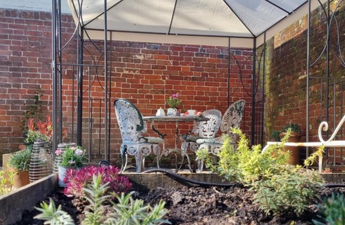 New Forest District Apartment | New Forest Guest Suite with Private Garden