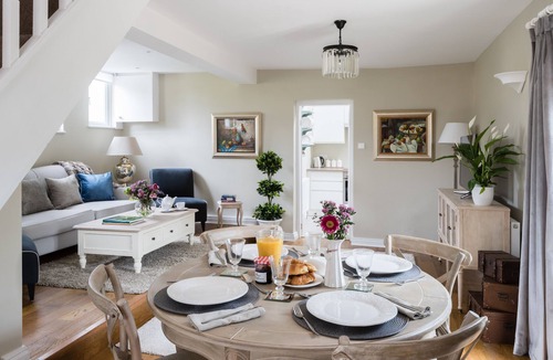 Bransgore Cottage | New Forest Luxury Cottage on a private estate. 2 bedroom. Hot tub.