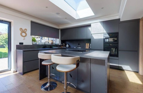 Totton House | New Forest Retreat | Sauna, Gym, Cinema & Parking