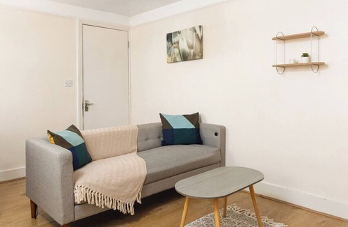 Livesey Apartment | New! Inviting 3BR Flat | Near Bermondsey & Peckham