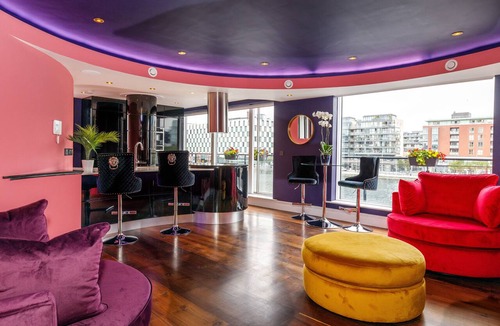 Grand Canal Dock Apartment | New Listing, Stunning Newly Renovated Waterfront Apartment