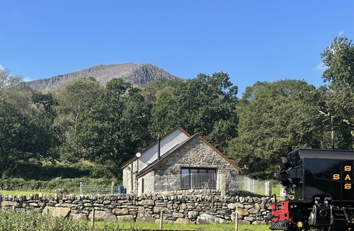 Beddgelert House | New luxury converted barn at the foot of Moel Hebog