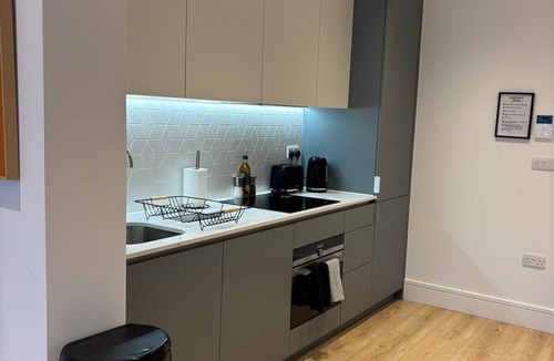 Runnymede Apartment | New Modern One-Bedroom Flat in Chertsey