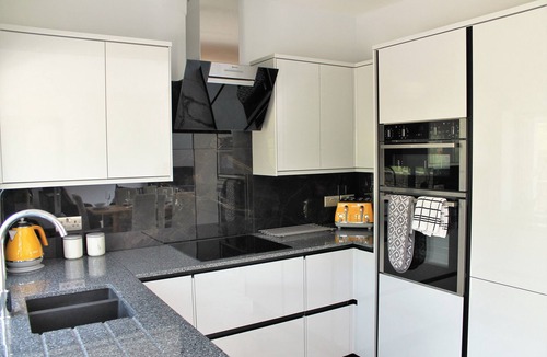Dursley House | Newly converted pigsty with amazing views. One small dog welcome.