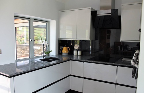 Dursley House | Newly converted pigsty with amazing views. One small dog welcome.