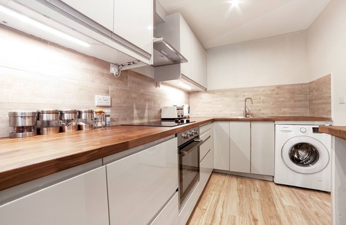 Glyndon House | Newly Renovated Luxury 3BR Home close to Tube