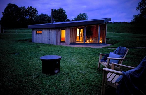 Flaxley Cabin | Oak at Ochre Hill, Luxury Couples Escape with Outdoor Bath in the Forest of Dean