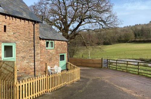 Monmouth House | Oaklands Cottage on a rural farm