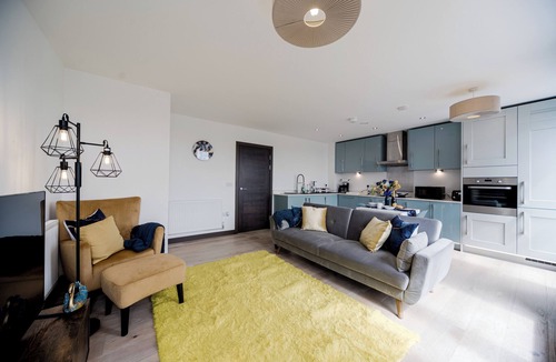 Dartford Apartment | Oasis 2 bed Apartment with Direct trains to London and Mins from Bluewater Mall