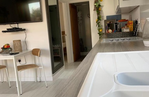 Brean Apartment | Ocean Drive Deluxe Apartment with use of the Day time Beach Hut