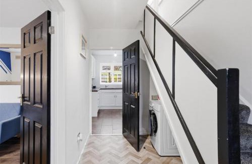 West Bromwich House | Ocean Lodge - 4 Bedroom House Birmingham West Bromwich for Contractors & Groups
