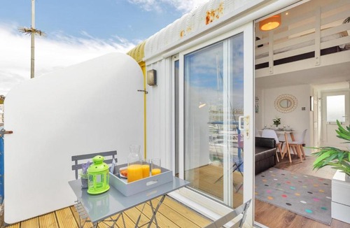 Seafront Apartment | On the Water 3 A One-of-a-Kind Stay Free Parking By My Getaways