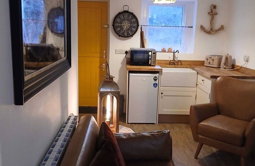Carrickfergus House | One-Bedroom House Seashells