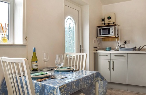 Porthcawl Cottage | Only a five-minute walk from the beach, town centre and local amenities.