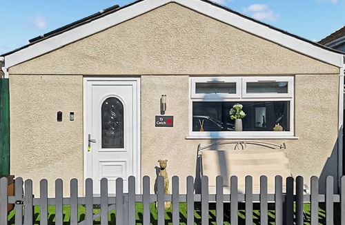 Porthcawl Cottage | Only a five-minute walk from the beach, town centre and local amenities.