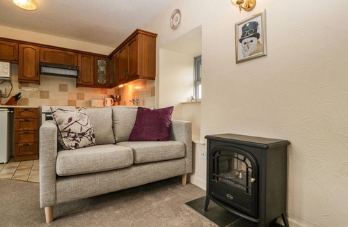 Lympsham Cottage | OWLS RETREAT, pet friendly, character holiday cottage in Brean