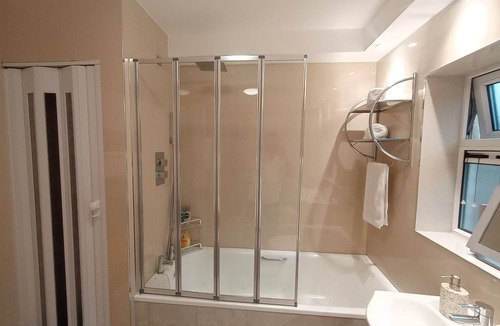 Headington Apartment | Oxfords 5* Luxury 2 bedroom apartment 4 +Pax and permit parking
