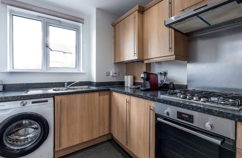 Charlton House | Pass the Keys | 2 Bedroom House | Free Parking | Near Charlton Stn