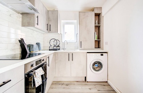 St. Michael's House | Pass the Keys | Bright Spacious Home Away From Home With Parking