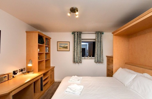 Century Wharf Apartment | Pass the Keys | Classy 2 bed apartment in the bay with river views