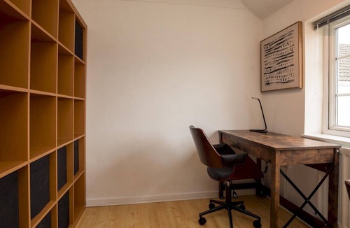 Old Windsor House | Pass the Keys | Spacious 4 Bed by River Thames Old Windsor