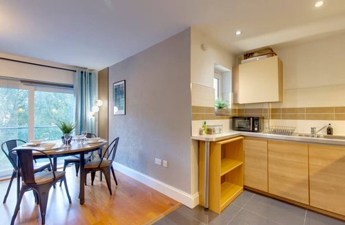 Cambridge Apartment | Pass the Keys | Stylish Riverside Apartment with Free Parking