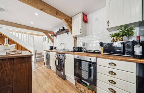 New Forest District House | Peaceful barn stay near Lymington with private garden