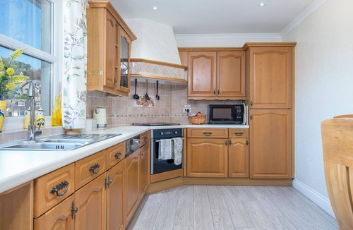 Amroth Apartment | Pebble Reach, Holiday Apartment Amroth, Sleeps 4, 2 bedrooms, bathrooms