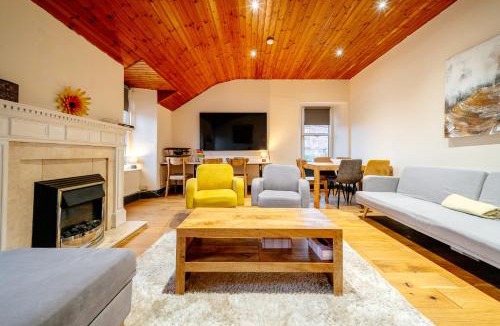 Gifford Apartment | Percys Place Sleep 10, 15 Minute to centre Free Parking