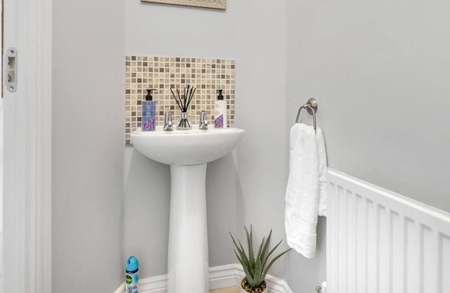 Norwich House | Perfect location for a group that is working in the area and looking to stay longer periods of time
