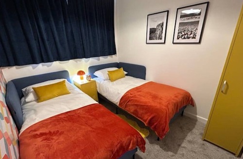 Crewkerne Apartment | Perfect Romantic Getaway or Week's Holiday With the Kids