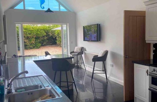 Porthcawl House | Pet friendly, unique 4-Bed Bungalow in Porthcawl