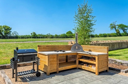 Limpley Stoke House | Piepards Barn - Six Bedroom House, Sleeps 12