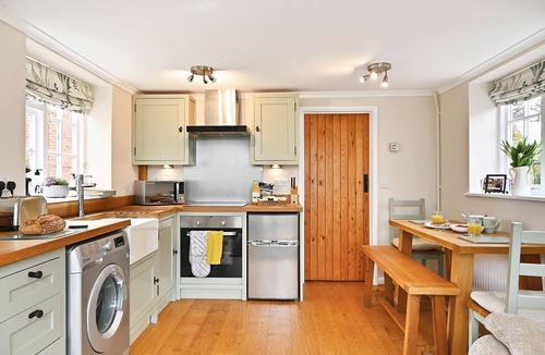Dargate Cottage | Plum Pudding Stables by Bloom Stays - sleeps 2 guests in 1 bedroom