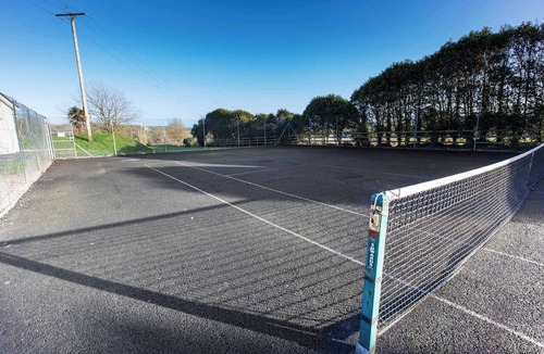 St. Florence Villa | Poachers Cottage & Old Tom Cottage | Sleeps 12 | Dog Friendly | Pool, Tennis & Family Facilities